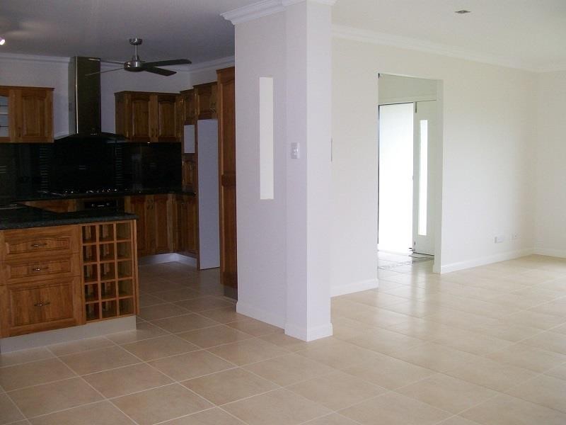 43 Elphinstone Street, Kanimbla QLD 4870