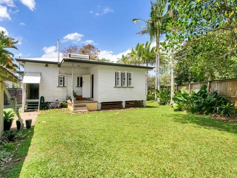 2/42 Lily Street, Cairns North QLD 4870