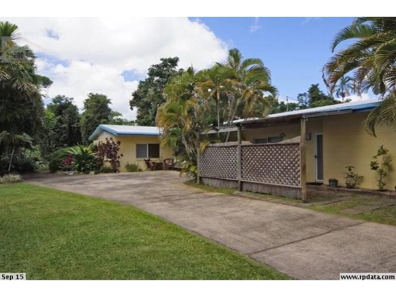 2/14 Nesbit street, Whitfield QLD 4870