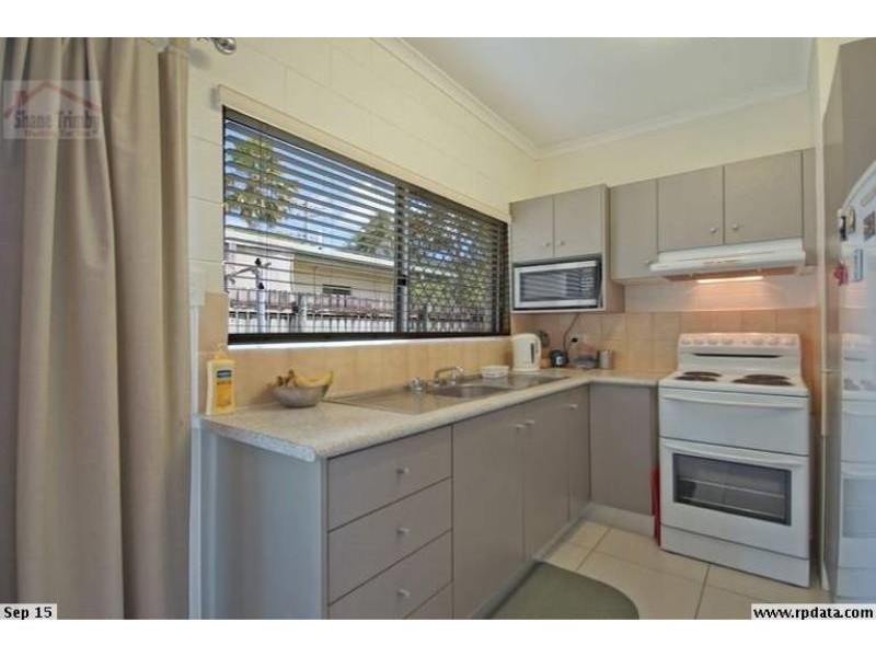 2/14 Nesbit street, Whitfield QLD 4870