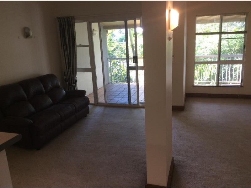 10/297 Lake Street, Cairns North QLD 4870