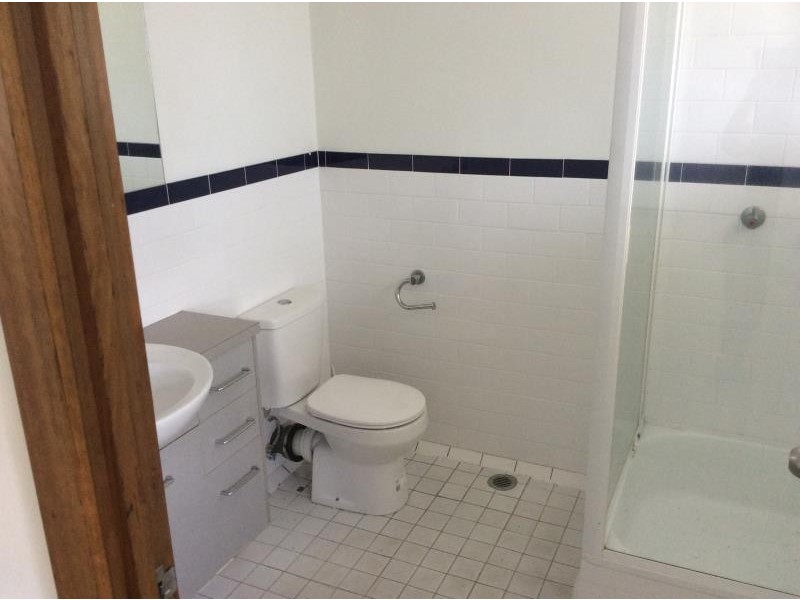 10/297 Lake Street, Cairns North QLD 4870