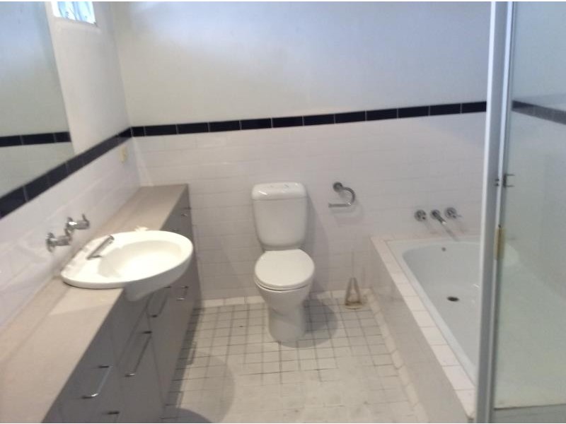 10/297 Lake Street, Cairns North QLD 4870