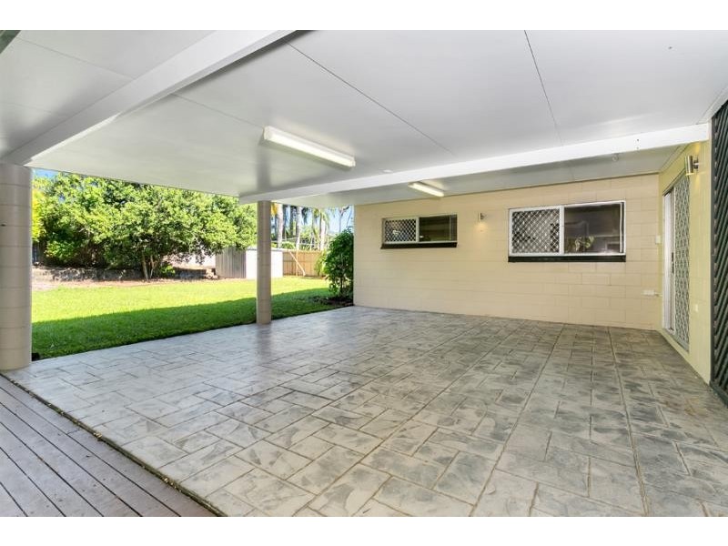 11 Limpet Close, Trinity Beach QLD 4879