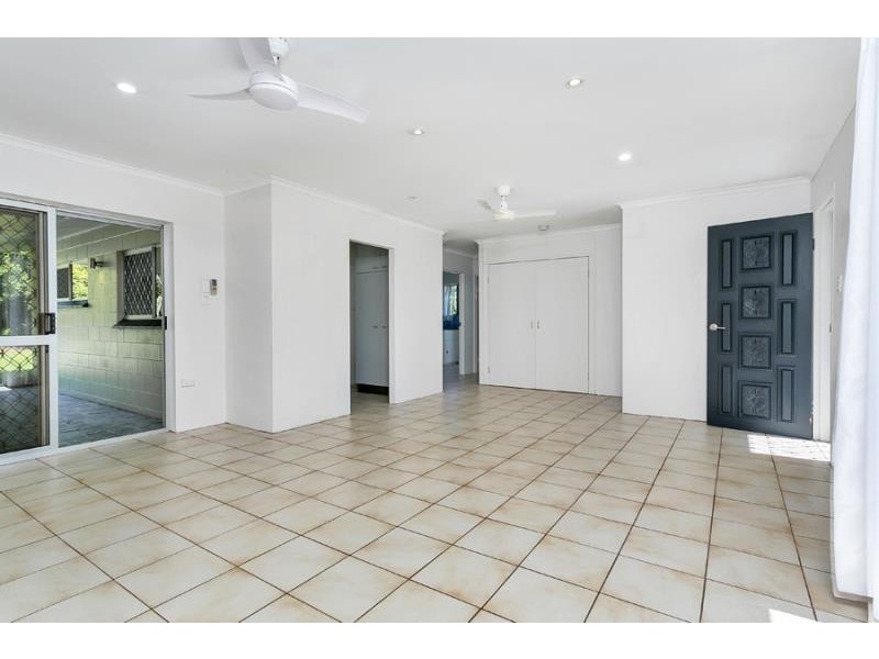 11 Limpet Close, Trinity Beach QLD 4879