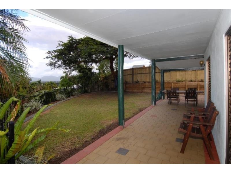 35 Minerva Avenue, Mooroobool QLD 4870