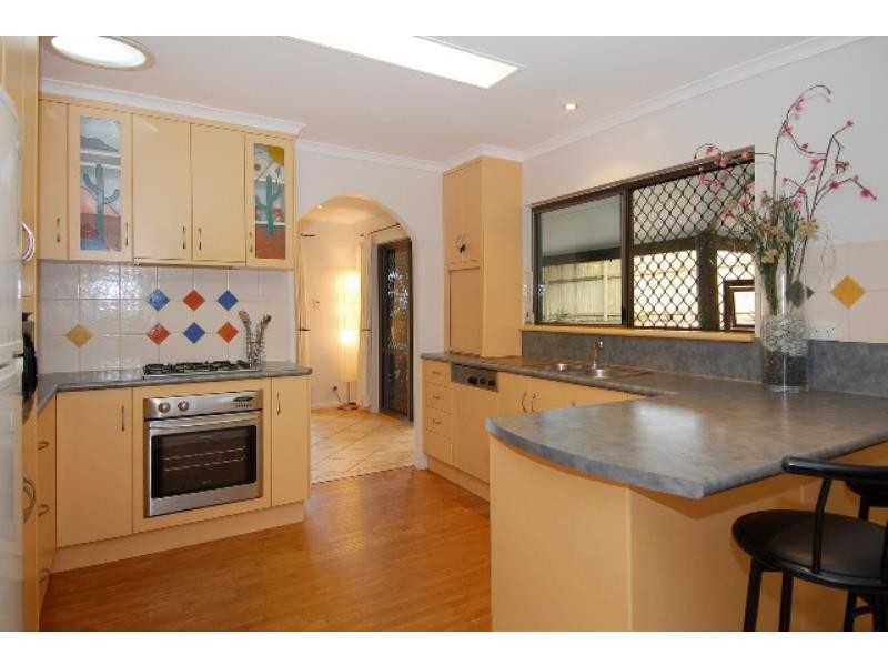 35 Minerva Avenue, Mooroobool QLD 4870