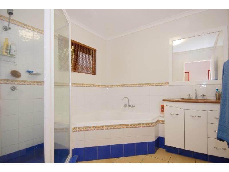 35 Minerva Avenue, Mooroobool QLD 4870