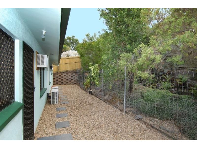 35 Minerva Avenue, Mooroobool QLD 4870