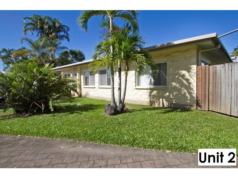 2/9 Deshon Street, Whitfield QLD 4870