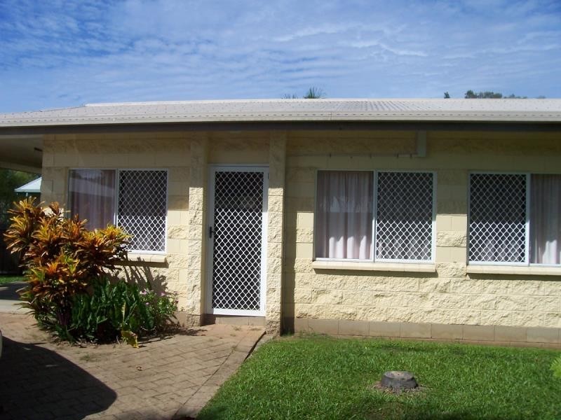 2/9 Deshon Street, Whitfield QLD 4870