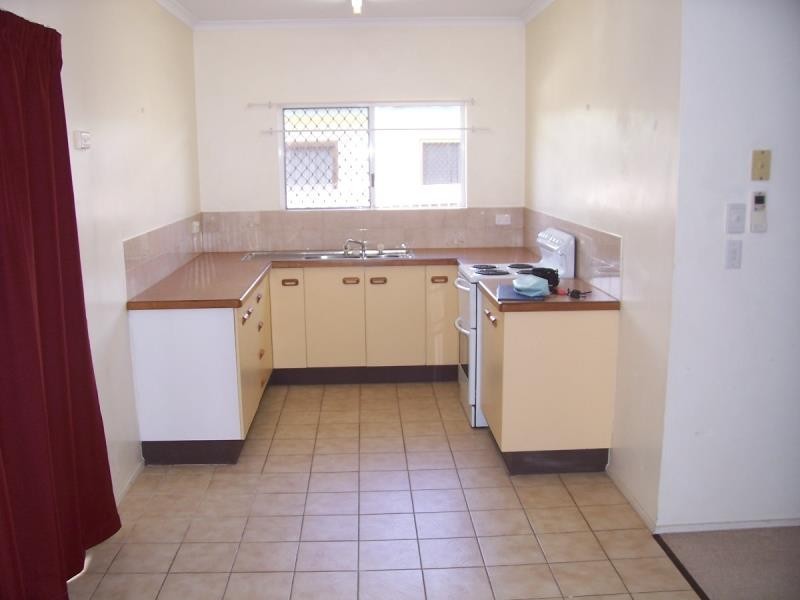 2/9 Deshon Street, Whitfield QLD 4870