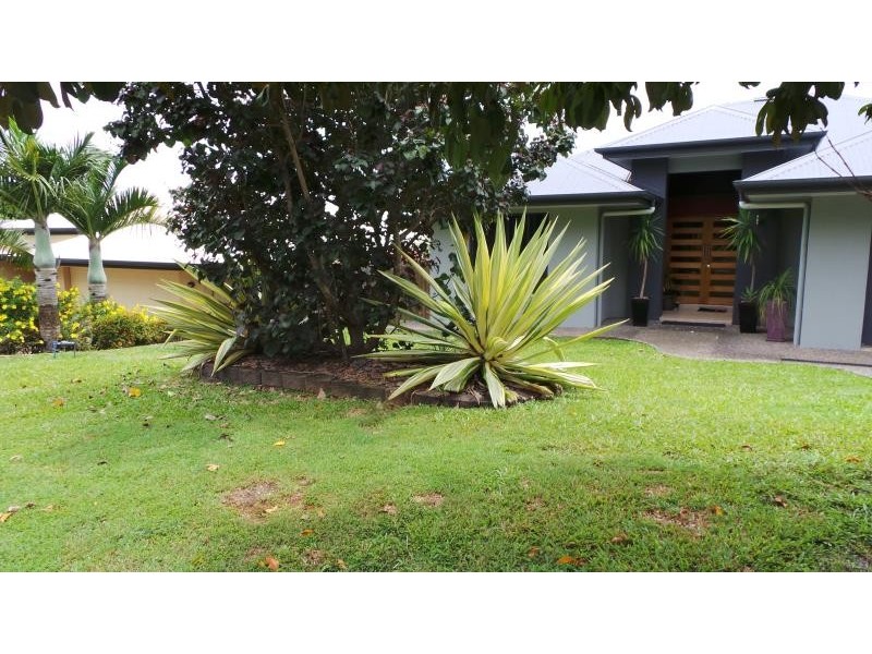 7 Ellestree Close, Redlynch QLD 4870