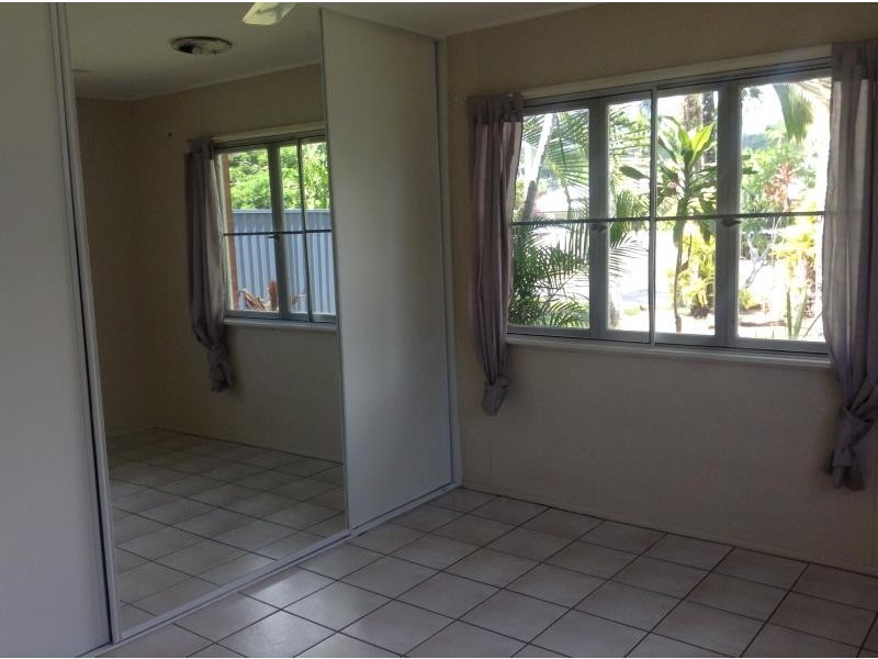 28 York Street, Whitfield QLD 4870