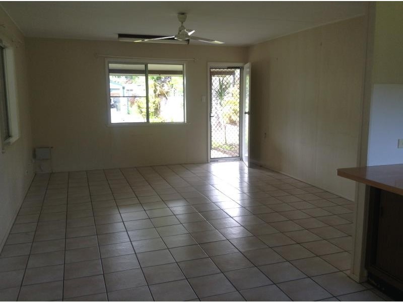 28 York Street, Whitfield QLD 4870
