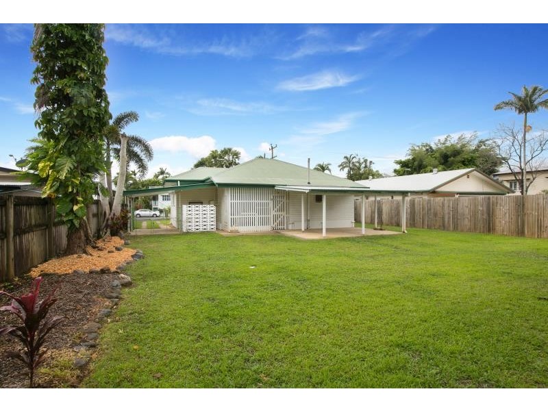 287 Pease Street, Edge Hill QLD 4870