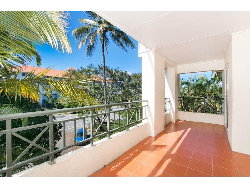 7/327 Lake Street, Cairns North QLD 4870