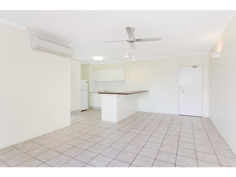 7/327 Lake Street, Cairns North QLD 4870