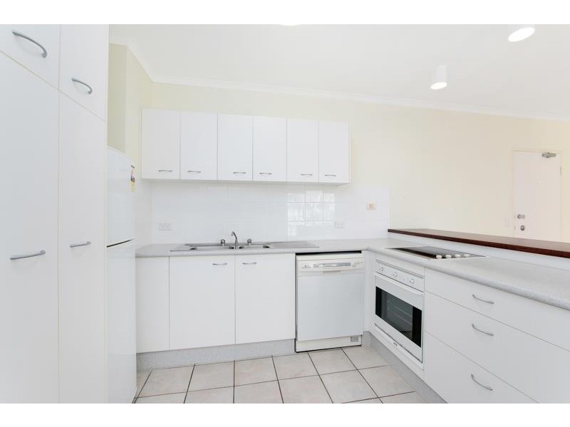 7/327 Lake Street, Cairns North QLD 4870