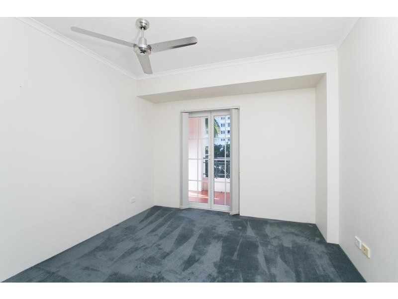 7/327 Lake Street, Cairns North QLD 4870