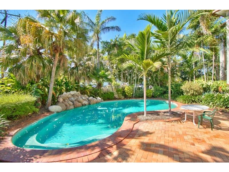 7/327 Lake Street, Cairns North QLD 4870