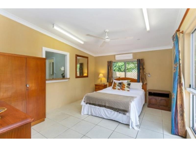 9 Mona Street, Whitfield QLD 4870