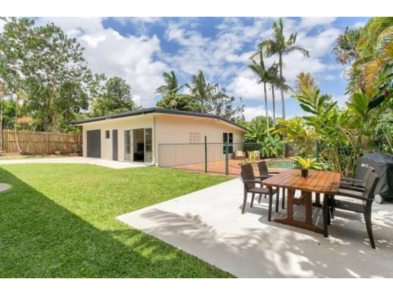 9 Mona Street, Whitfield QLD 4870