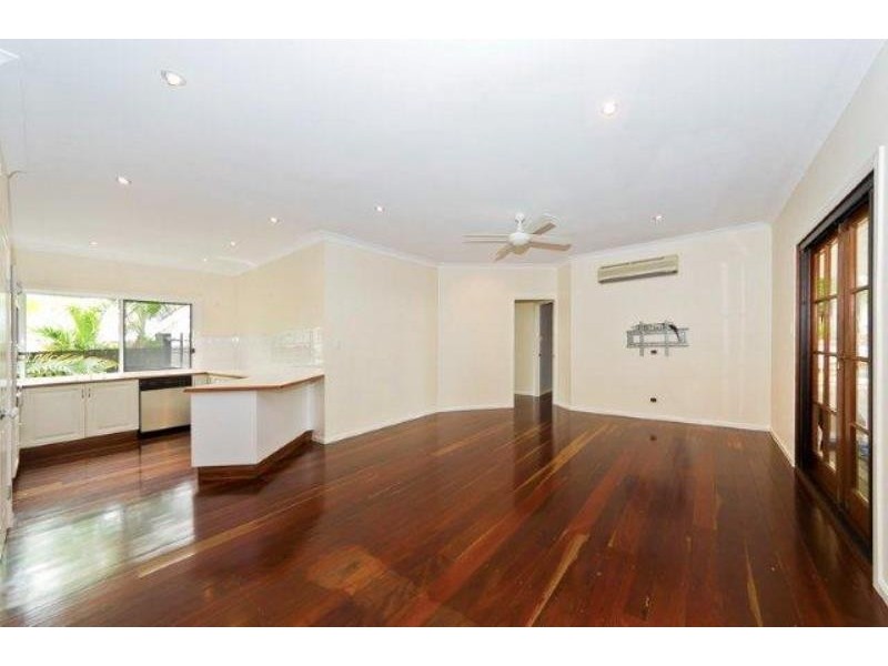 5 Southerden Drive, Mooroobool QLD 4870