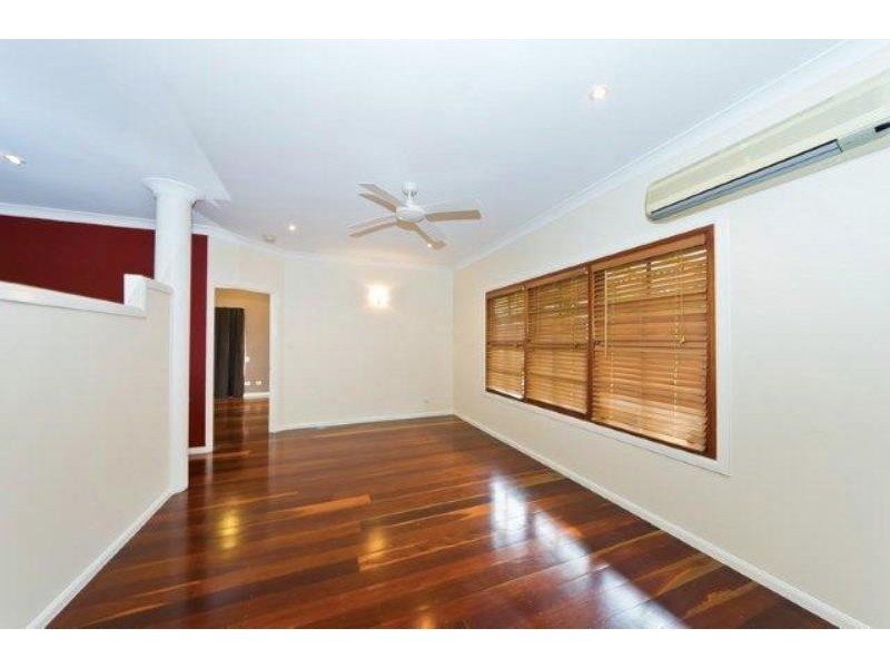 5 Southerden Drive, Mooroobool QLD 4870