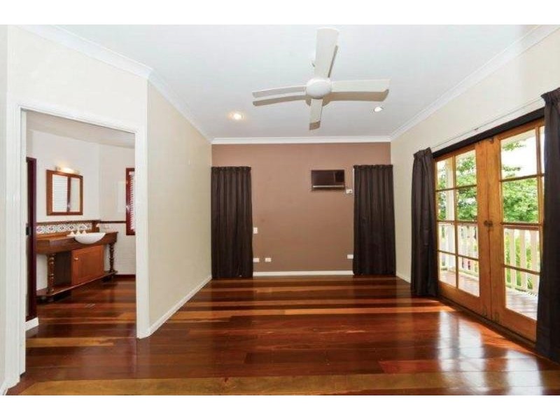 5 Southerden Drive, Mooroobool QLD 4870