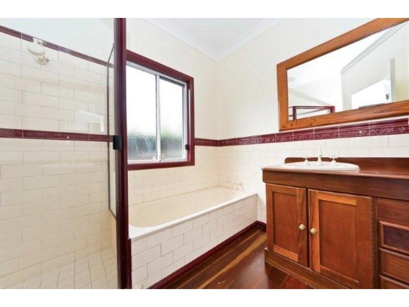 5 Southerden Drive, Mooroobool QLD 4870