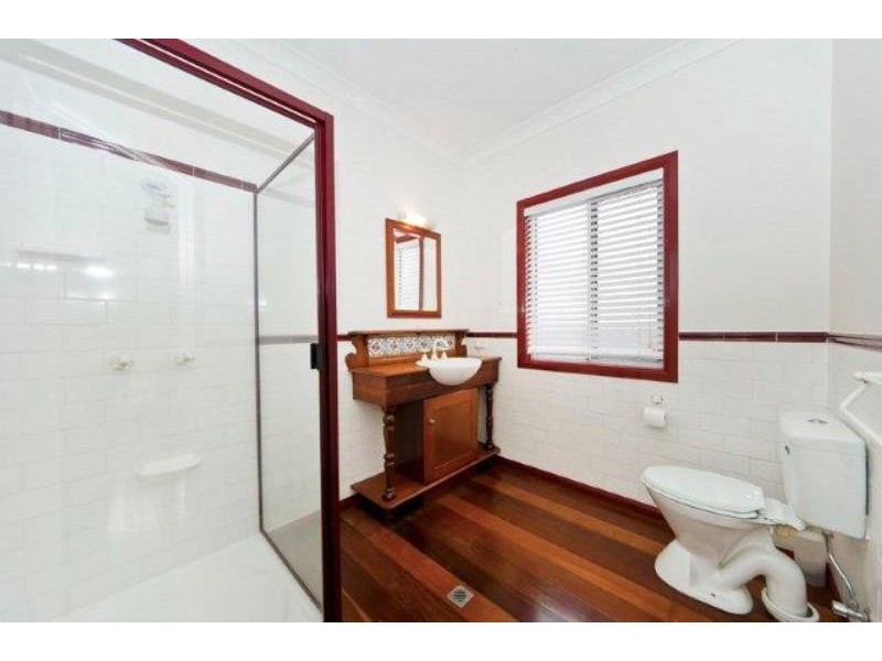 5 Southerden Drive, Mooroobool QLD 4870