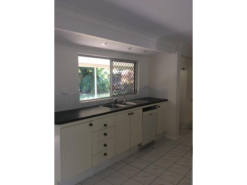 19 Hadrian Avenue, Mooroobool QLD 4870