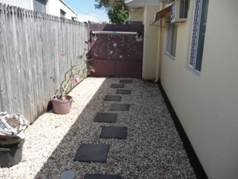 4/12 Ingham Court, Mooroobool QLD 4870