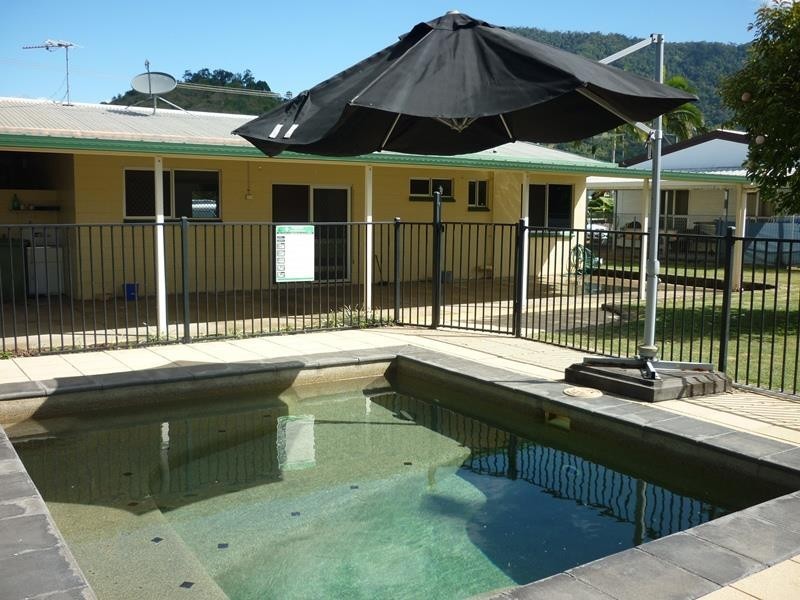 14 Tracey Close, Woree QLD 4868