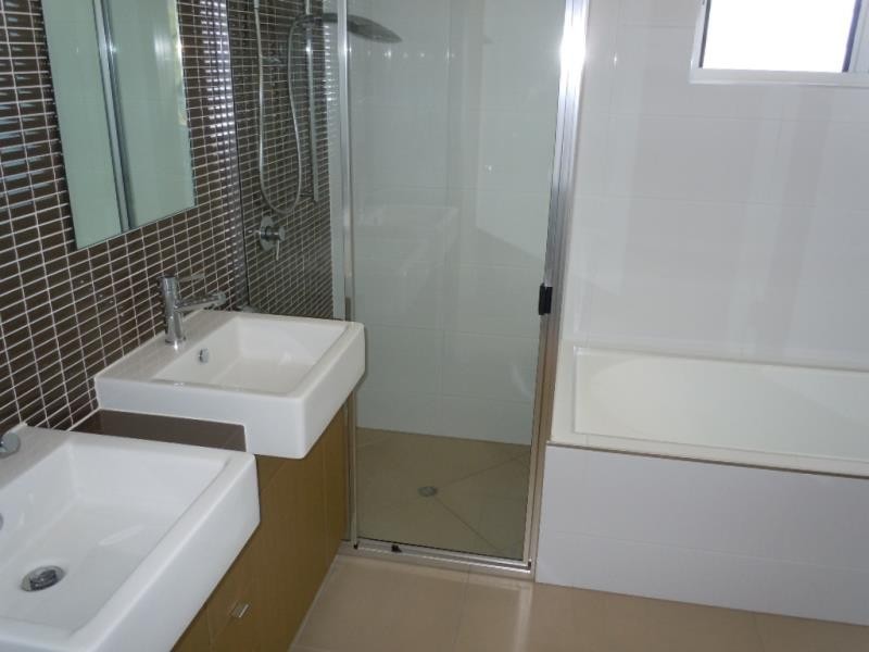 2/110 Harbour Drive, Trinity Park QLD 4879