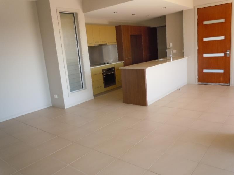 2/110 Harbour Drive, Trinity Park QLD 4879