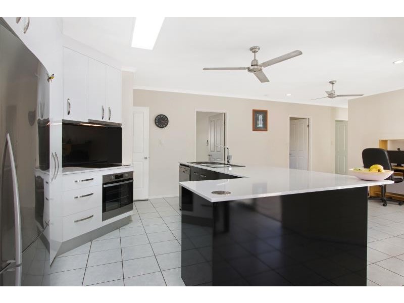 41 Meander Close, Brinsmead QLD 4870