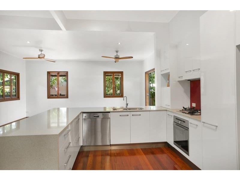 25 Hudson Street, Whitfield QLD 4870