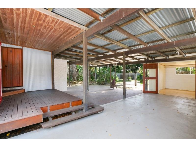 25 Hudson Street, Whitfield QLD 4870