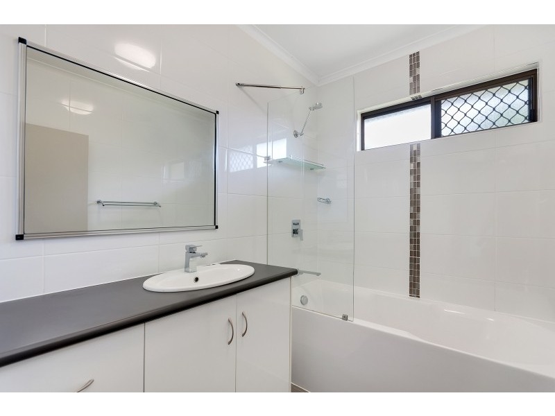 2 Serissa, Mooroobool QLD 4870