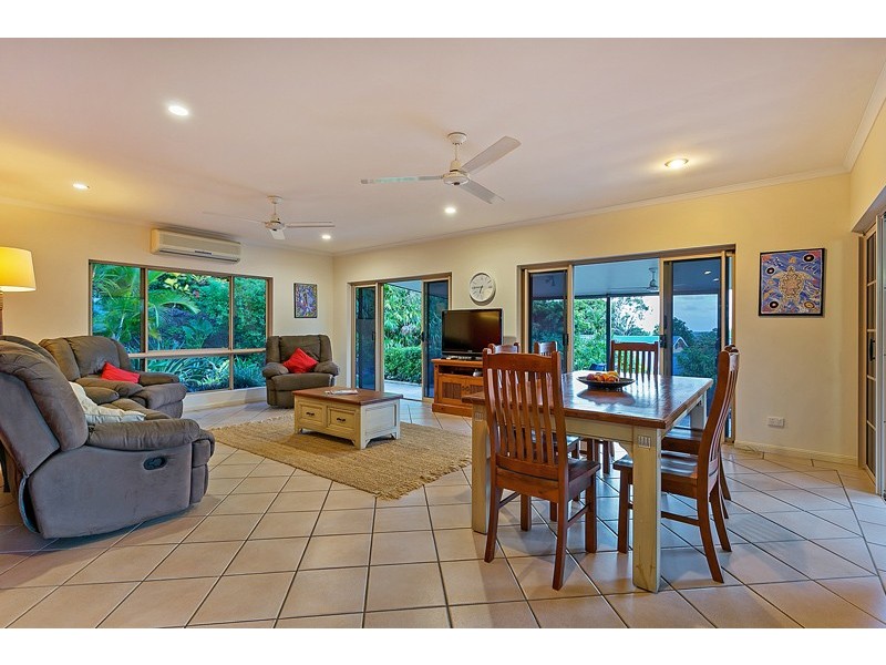 22 Eugenia Crescent, Redlynch QLD 4870