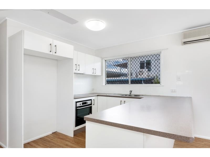 72 Russell, Edge Hill QLD 4870