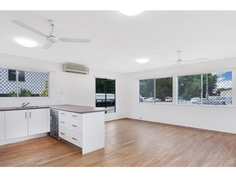72 Russell, Edge Hill QLD 4870
