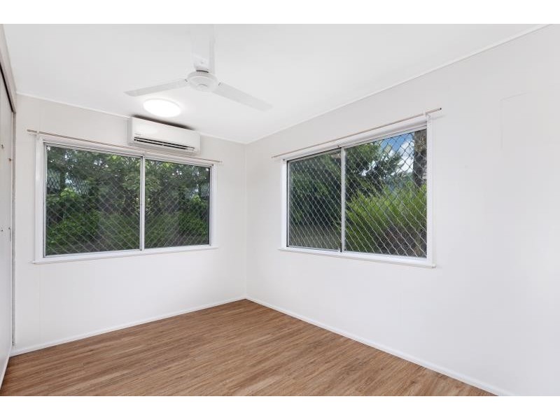 72 Russell, Edge Hill QLD 4870