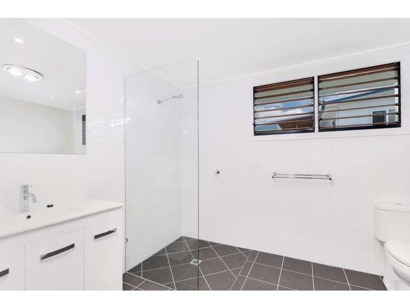 72 Russell, Edge Hill QLD 4870