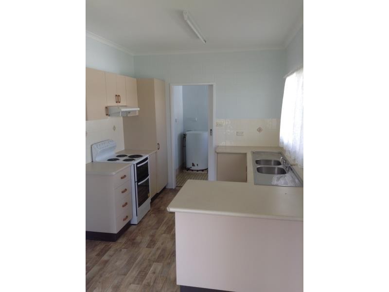 8 Helen Close, Smithfield QLD 4878