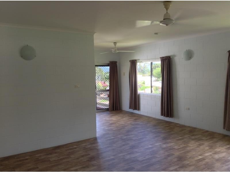 8 Helen Close, Smithfield QLD 4878