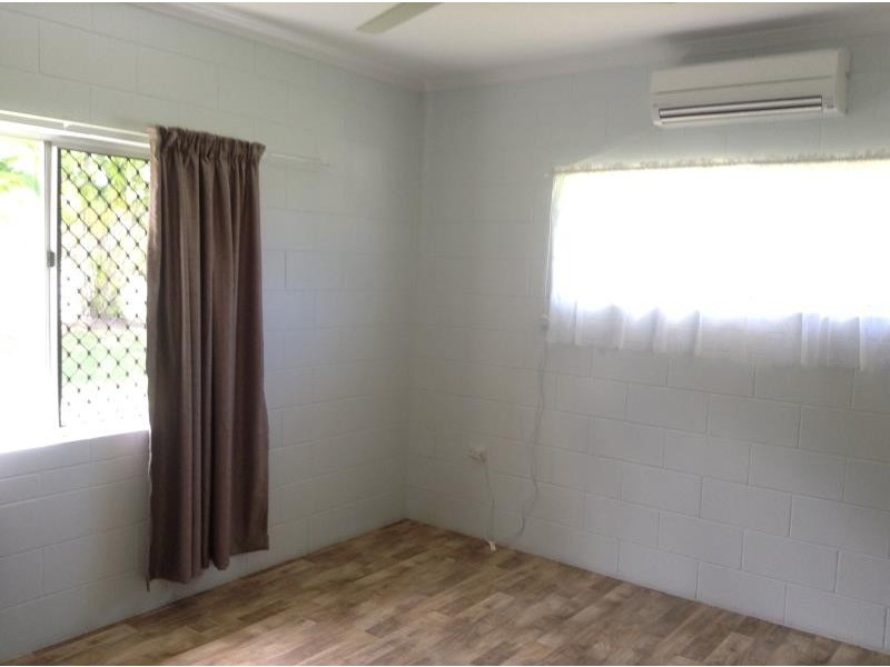 8 Helen Close, Smithfield QLD 4878