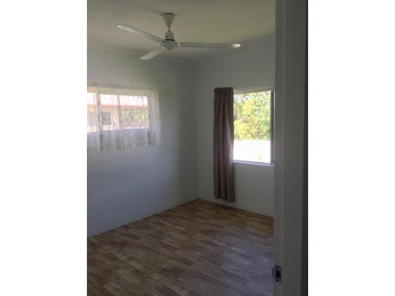 8 Helen Close, Smithfield QLD 4878